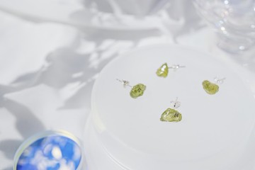 橄欖石原石925純銀耳環 八月誕生石