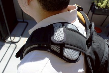 AC RABBIT 多用途氣墊釋壓背帶墊 -橢圓款單肩 適合大型登山包