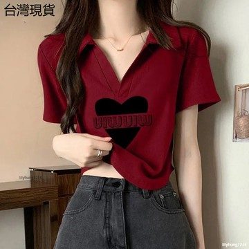 特價🈶2026春夏新款正肩辣妹愛心上衣女 辣妹v領短袖T恤女 夏季新正肩翻領弧形下襬不起球Polo衫 上衣潮✧