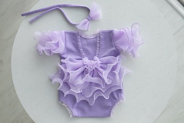 新生兒女孩紫色蕾絲連身衣：小女孩的完美服裝