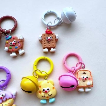 隔日配💓鑰匙扣 餅乾掛件 ins風鈴鐺吊飾 超可愛 追星創意仿真手腳曲奇diy掛件彩色鈴鐺彈簧扣配飾可愛包包掛飾