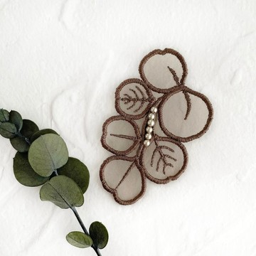 歐根紗刺繡尤加利葉 胸針 (肉桂棕)【接單訂製】