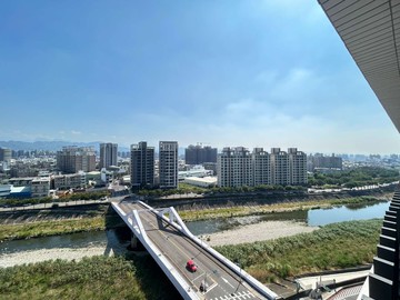 太平新光商圈｜四房平車｜水岸第一排精品宅｜台中市太平區旱溪西路二段