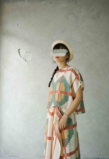 尋寶古著-方格色塊白色印花絹料和服改製短版上衣