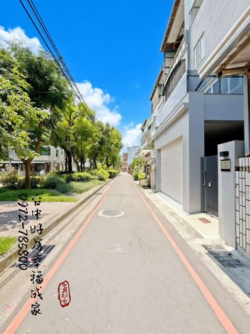 大里~益民商圈~臨路透天~門口就是綠園道｜台中市大里區益民路二段