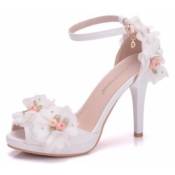 【Sp house】氣質滿分花朵蕾絲魚嘴尖頭細高跟涼鞋(白色)