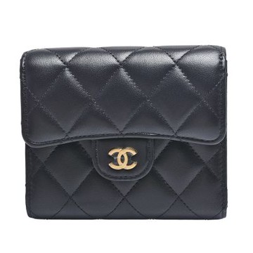 CHANEL 經典金色LOGO菱格紋小羊皮釦式短夾(黑)