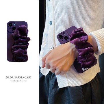 秋冬紫色天鵝絲絨布彈力褶皺腕帶適用iphone15手機殼蘋果16promax防摔13松緊大腸圈帶12軟膠11高級感14女xr8p