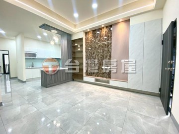 水湳經貿6.9米大面寬雙主臥美四房+前院停車｜台中市北屯區中清路二段