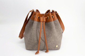 製作天60天-保證不脫皮-一年保固-台灣製作-純素皮革-輕立方水桶-