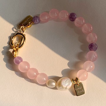 LOVE & ATTRACTION BRACELET：提升愛情運、增添個人魅力與友誼，廣結善緣。