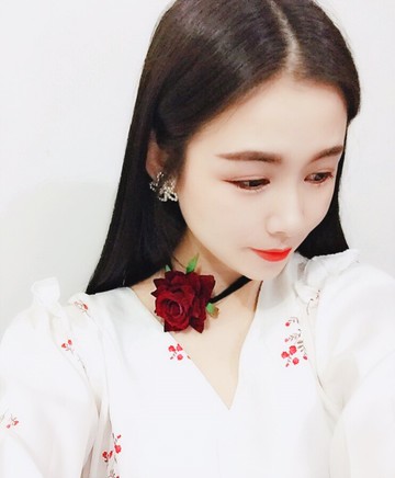 日韓范簡約玫瑰花項鏈拍照飾品舞臺表演晚禮服配飾鎖骨鏈脖圈女1入