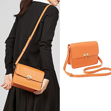 agnes b.Voyage 金屬b logo皮革方形肩背包(橘色)