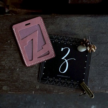 字母證件套。掛頸繩版 U-Z。手縫皮革材料包