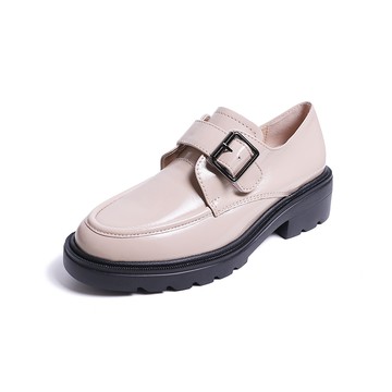 KOKKO個性方釦輕量厚底樂福鞋白色