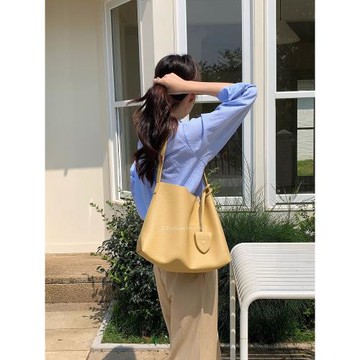 竹筍喵喵 松弛感百搭大容量托特包女2025新款韓系ins單肩水桶包包