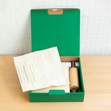 eguchitoys 蒙特梭利廚房工作組  桿麵棍 + 圍裙 + 砧板  1盒