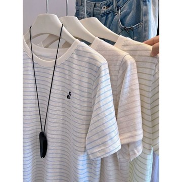 【吉野姐姐】120公斤可穿 大尺碼上衣女 條紋刺繡兔子短袖t恤 可愛休閒舒適短袖上衣 薄上衣 寬鬆顯瘦條紋T恤 甜美T恤