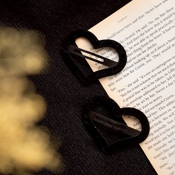 QUEENSHOP_F 正韓 質感大愛心絨面髮夾組 現+預 【07090424】