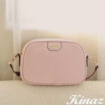 KINAZ 雙層拉鍊幾何五金LOGO斜背包-甜粉柔音-雙序曲系列
