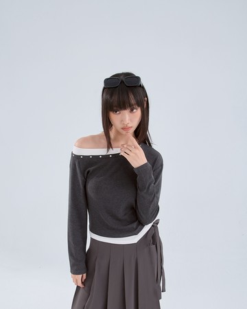 斜肩不對稱設計長袖上衣 兩色售