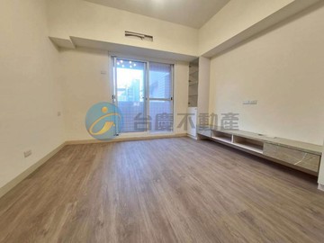 綠地公園旁明亮翻新三房平車｜高雄市三民區大福街