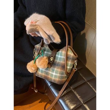 毛呢格子包包女2025新款秋冬小眾單肩斜挎包高級感百搭手提水桶包