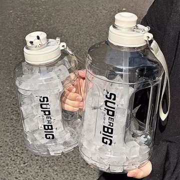 新款高顏值水杯大容量大食品級水壺學生耐高溫茶水分離吸管噸噸桶