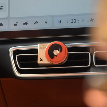 汽車香氛 車用擴香 夾式芳香車內香水 車載香薰汽車出風口香水擺件金屬新品抖音熱銷汽車用品杰倫唱片機