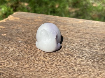 春風小玉兔 - 新疆紫白玉原石。掛件。手把件。擺件