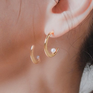 LUNARIA - 弦月 * 珍珠 抗敏 耳針 日系 18K金色 耳環