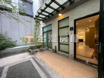 台中買屋  獨家樹義國小15年屋綠華濃雙車別墅｜台中市南區福田一街