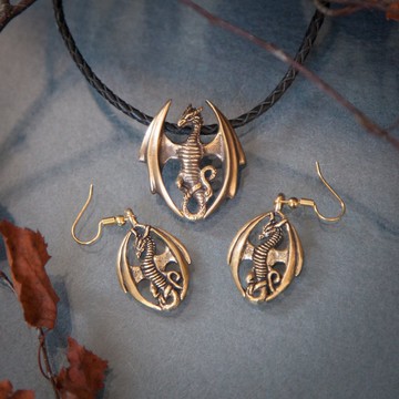 龍形耳環與墜飾飾品套組。手工正宗飾品。項鍊