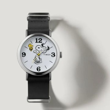 TIMEX 天美時 史努比聯名  40毫米 Weekender Snoopy 穿扣式皮革錶帶腕錶(白x黑 TXTW2Y60900)