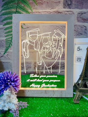 最美畢業禮物【質感線條】原木桌上型LED相框   客製化夜燈