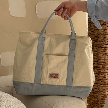 韓國 THEALLY - 小眾設計 (附小拉鍊包)大容量尼龍輕量拉鍊斜背包-天藍