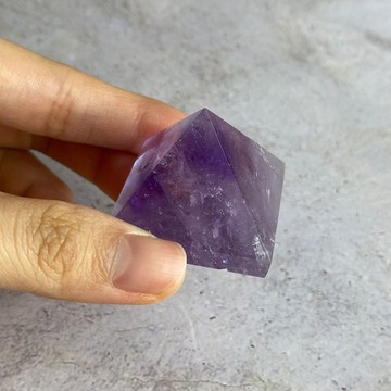 【微瑕特惠】金字塔- 紫水晶 辦公室療癒裝置擺飾 不傷心福利品
