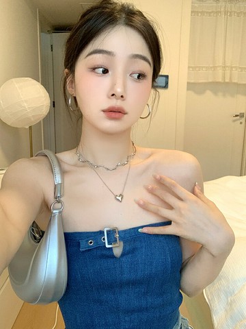 辣妹耳圈女輕奢小眾高級冷淡風耳釘素圈圈耳環2024年新款獨特耳飾【淘夢屋】