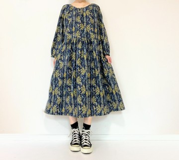 春季野花圖案　長袖洋裝 附口袋 棉麻質 深海軍藍色　含羞草花卉