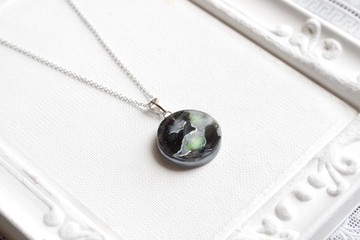 樹脂藝術 圓形墜飾・單色調風景