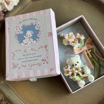 Lilly Bloom x Miss Summer Collab Box Set-櫻花小熊胸針及盒子