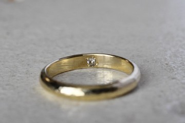 古樸內裡 綴以藍月光石