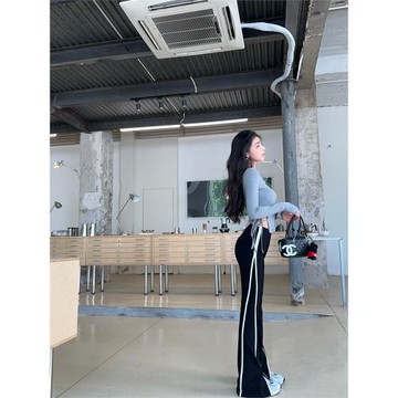 地球店黑色開叉顯腿長設計感微喇褲女秋季三條杠休閑瑜伽喇叭褲子