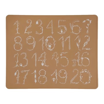 By Lille Vilde 矽膠多功能墊 100%食品級矽膠材質  54.5 x 43.5cm  數字 暖棕色  1個