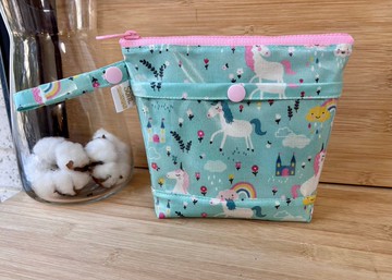 防水收納袋 託藥袋 餵藥袋 化妝包 彩虹馬兒