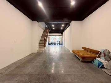亞灣|流行音樂中心|燙金賺錢店面｜高雄市苓雅區海邊路