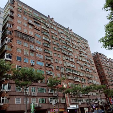 迴龍捷運站，丹鳳國小旁｜新北市新莊區新北大道七段