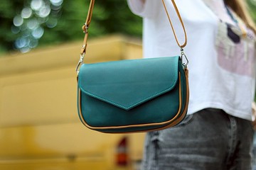 女士真皮斜背包/皮革肩背包手工/綠包