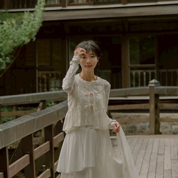 QUEENSHOP_F 女裝 長袖 緹花微透膚綁帶兩件式罩衫上衣 兩色售 現+預 【01140083】