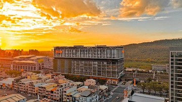 左營高鐵新光三越次高樓採光3房車位｜高雄市左營區文天路